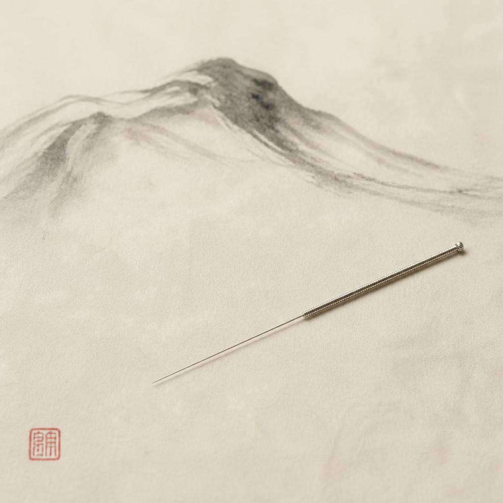 Acupuntura japonesa: mano sosteniendo una aguja fina